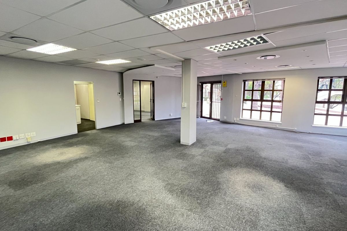 Ground Floor Unit Available In Century City - Photo 2