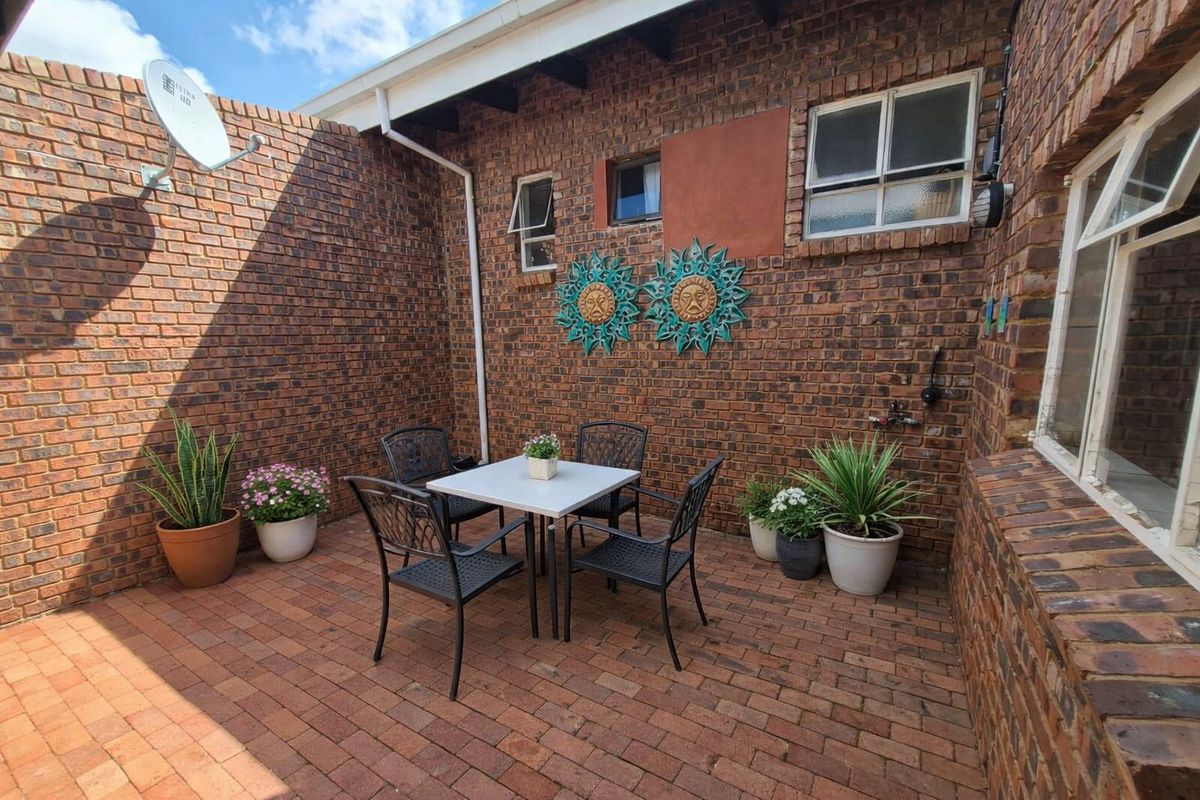 Duplex with Office & Garden – Pet Friendly - ideal for large family - close to schools - Photo 5