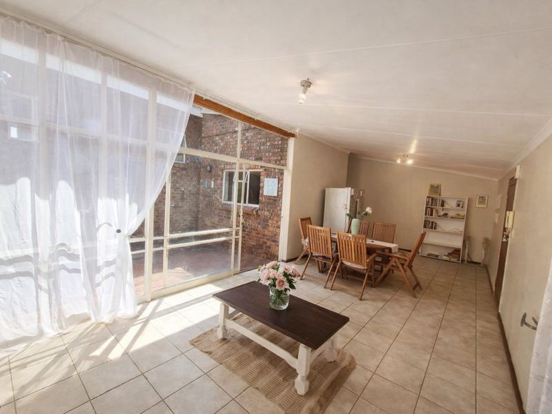 Duplex with Office & Garden – Pet Friendly - ideal for large family - close to schools - Photo 4