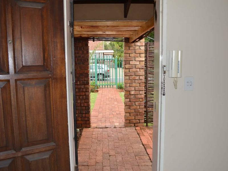 Duplex with Office & Garden – Pet Friendly - ideal for large family - close to schools - Photo 8