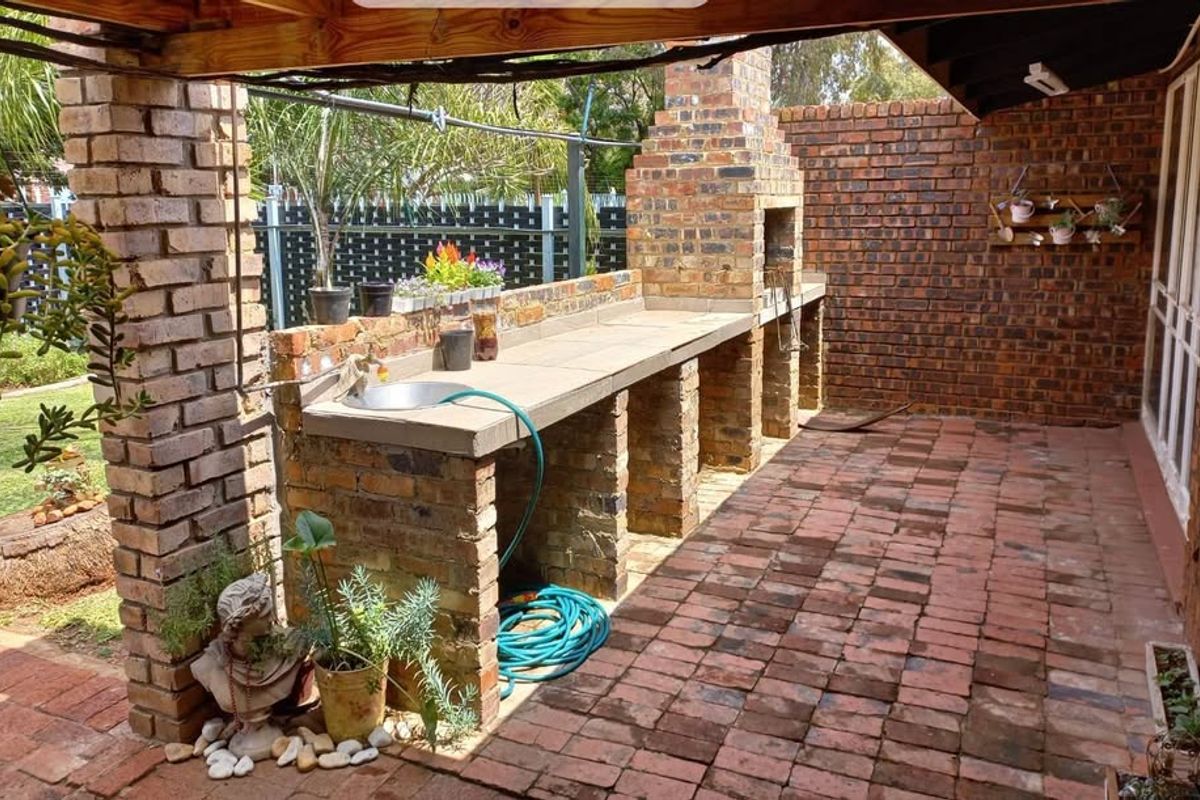 Duplex with Office & Garden – Pet Friendly - ideal for large family - close to schools - Photo 3