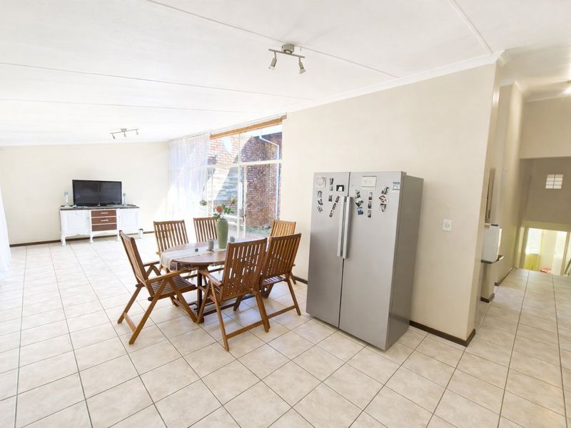 Duplex with Office & Garden – Pet Friendly - ideal for large family - close to schools - Photo 6