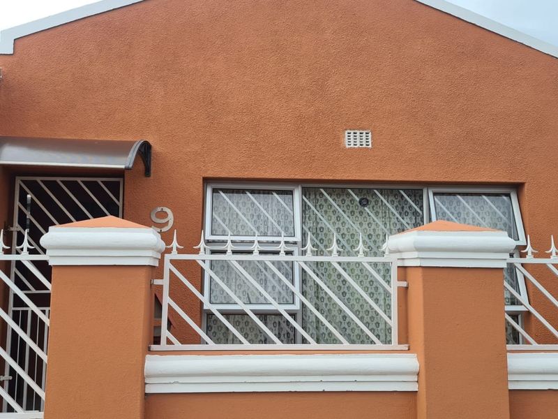 Modern 3-Bedroom Home with 2-Bedroom Granny Flat & Enclosed Braai Area - Photo 3