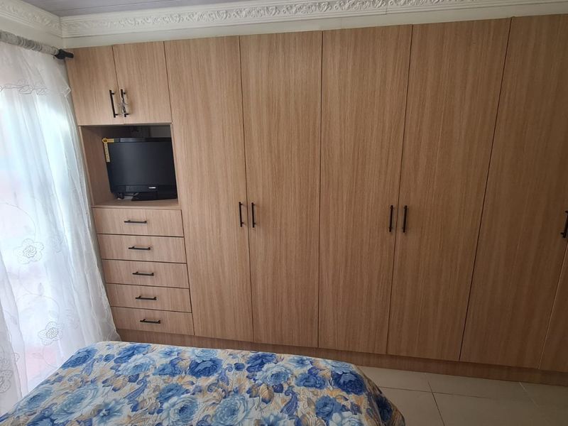 Modern 3-Bedroom Home with 2-Bedroom Granny Flat & Enclosed Braai Area - Photo 9