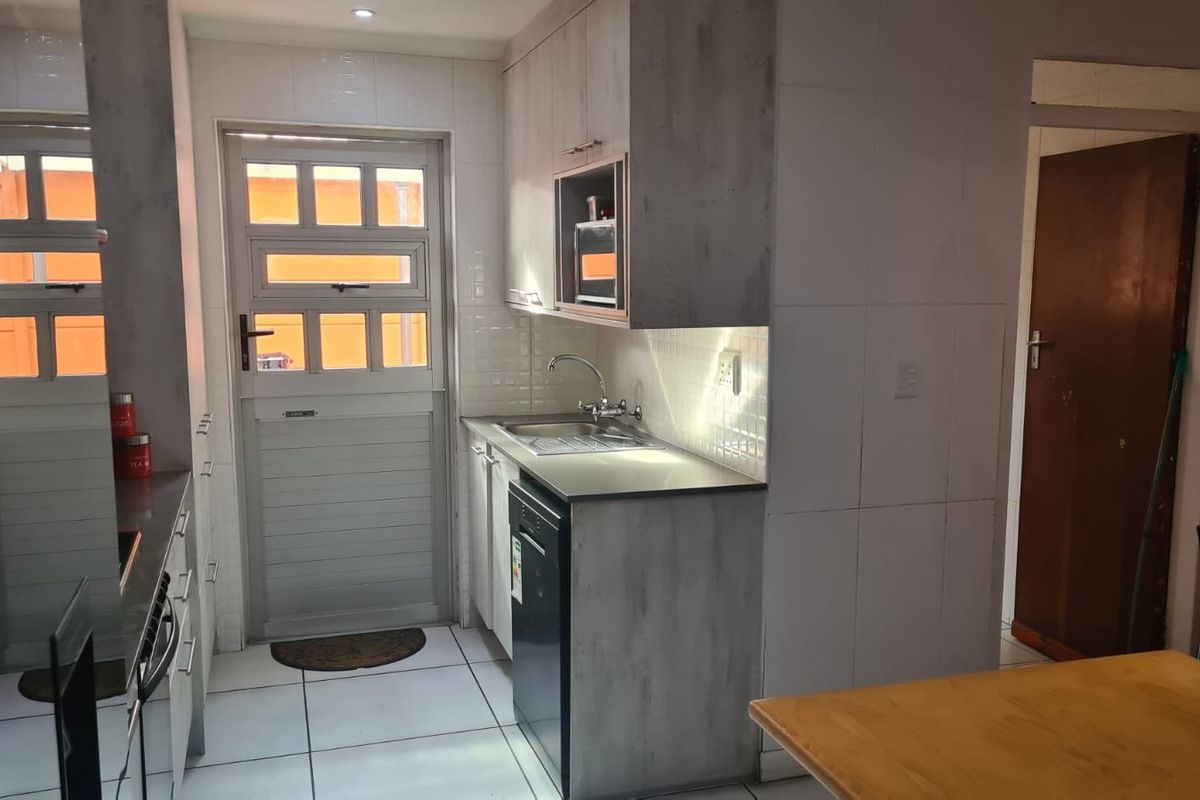 Modern 3-Bedroom Home with 2-Bedroom Granny Flat & Enclosed Braai Area - Photo 5