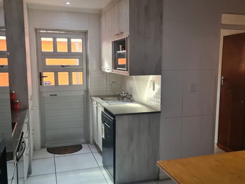 Modern 3-Bedroom Home with 2-Bedroom Granny Flat & Enclosed Braai Area - Photo 5