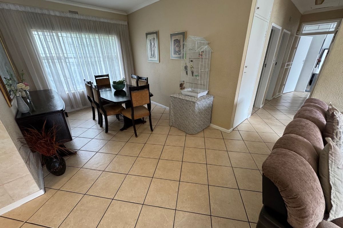 Spacious 3-Bedroom Family Home with Multiple Living Areas - Photo 4