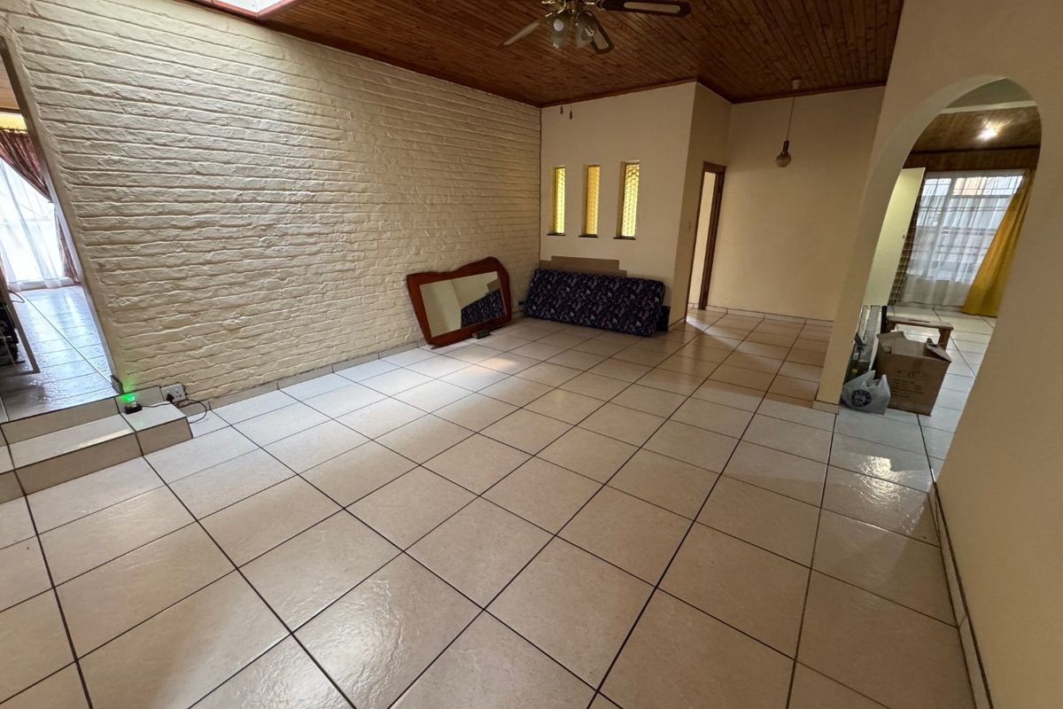 Stunning Family Home with Granny Flat and Extra Accommodation - Photo 5