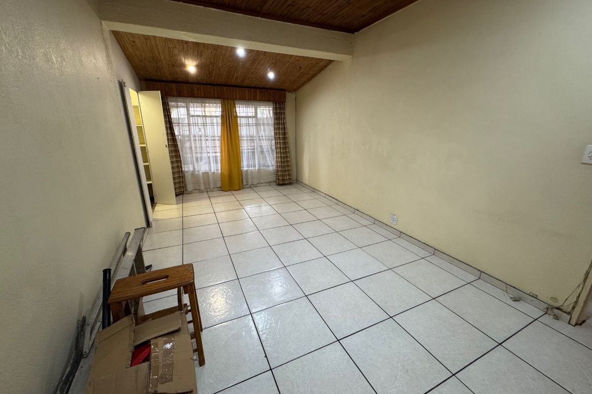 Stunning Family Home with Granny Flat and Extra Accommodation - Photo 4