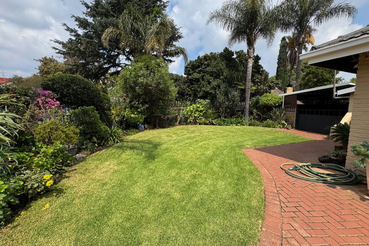 Stunning Family Home with Granny Flat and Extra Accommodation - Photo 2