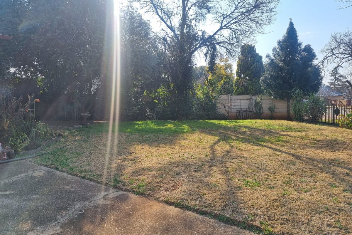 Stunning 3 bedroom house in Stilfontein Ext3 - Photo 3