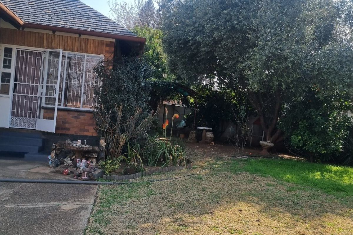 Stunning 3 bedroom house in Stilfontein Ext3 - Photo 4