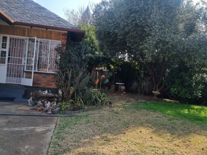 Stunning 3 bedroom house in Stilfontein Ext3 - Photo 4