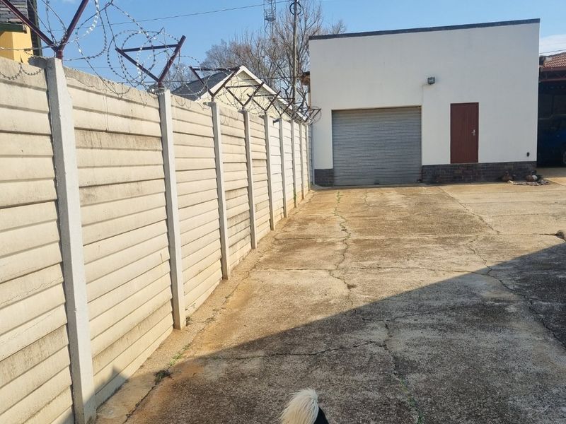 Stunning 3 bedroom house in Stilfontein Ext3 - Photo 5
