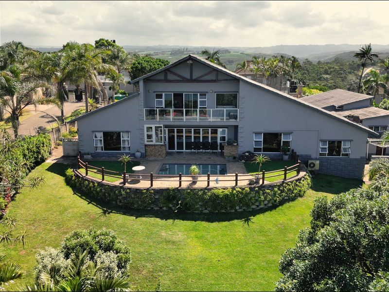 !! Sole Mandate !! - Stunning Large Home with Unmatched Sea Views - Photo 2
