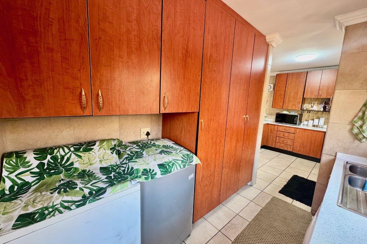 Modern 3-Bedrom Townhouse in Bartlett  - Photo 4