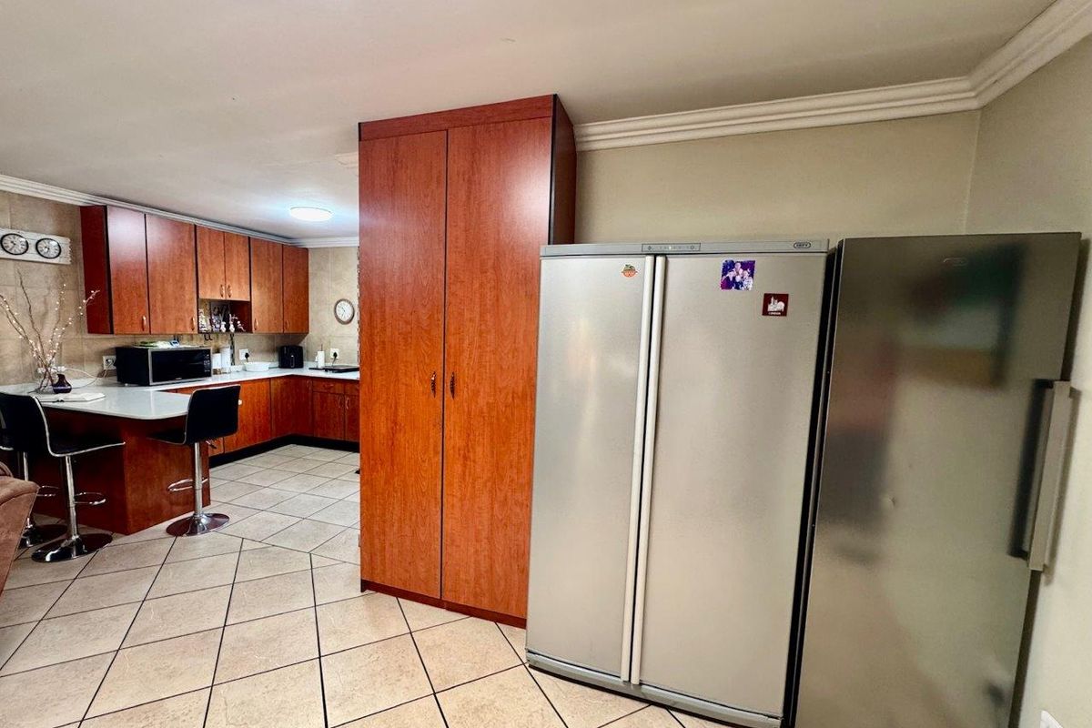 Modern 3-Bedrom Townhouse in Bartlett  - Photo 5