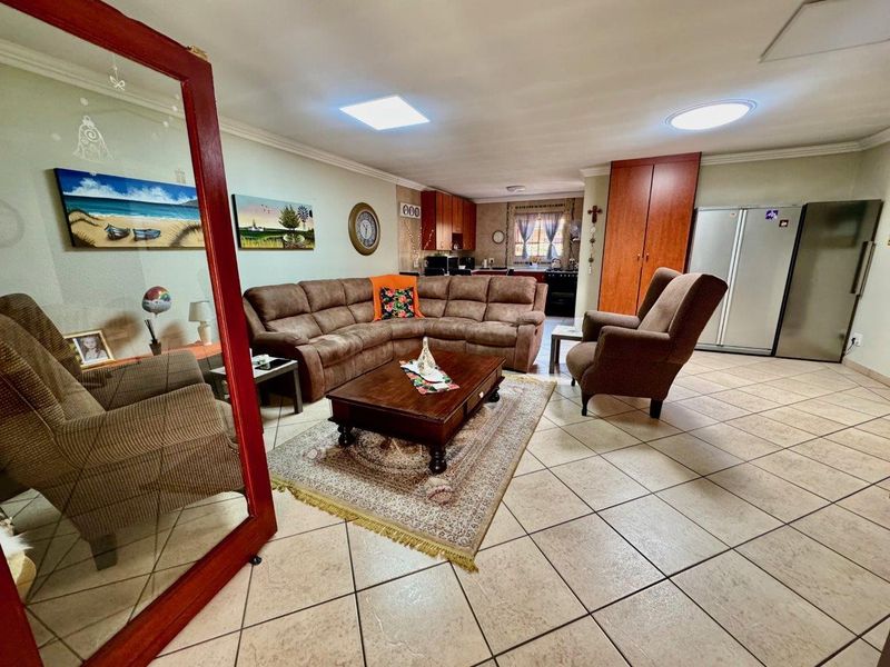 Modern 3-Bedrom Townhouse in Bartlett  - Photo 6