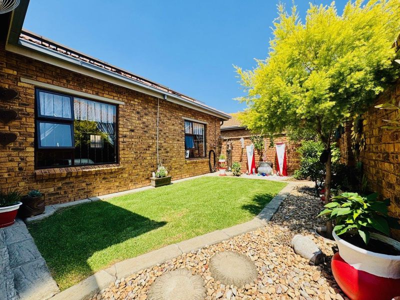 Modern 3-Bedrom Townhouse in Bartlett  - Photo 1