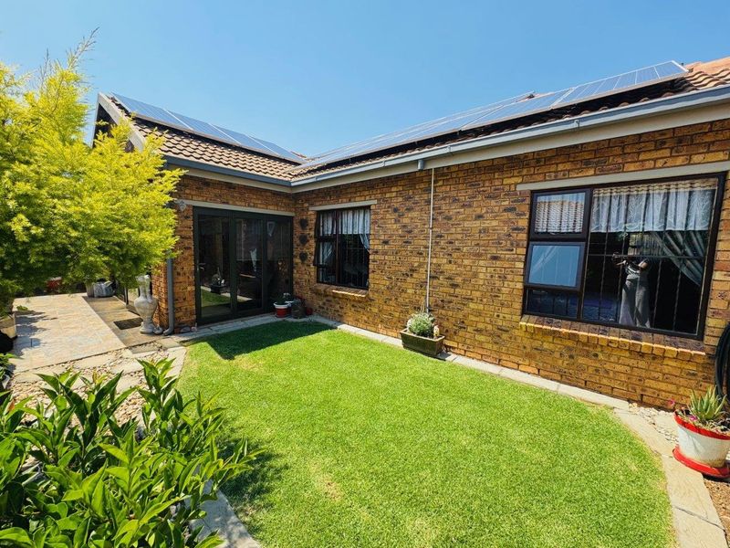 Modern 3-Bedrom Townhouse in Bartlett  - Photo 2