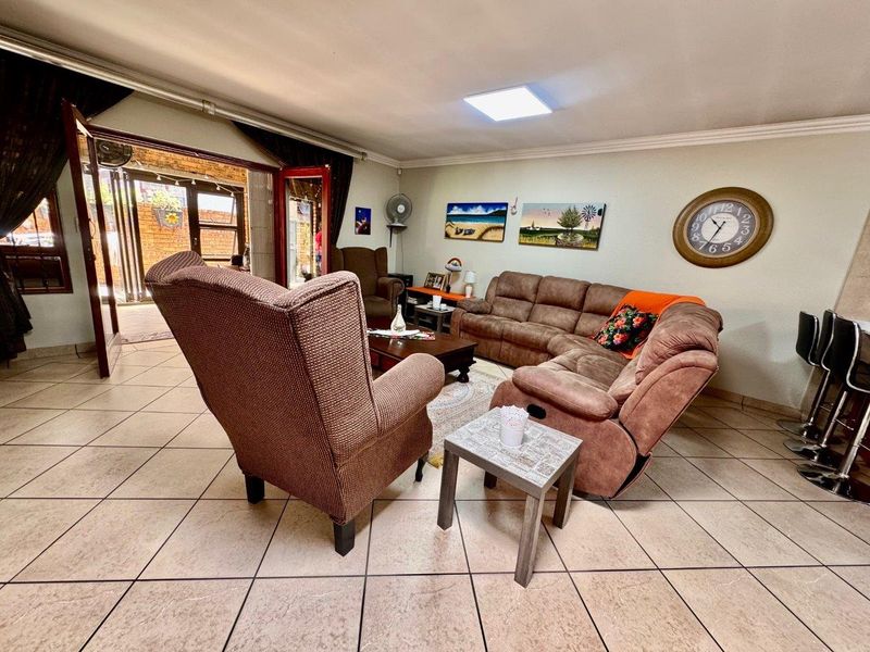 Modern 3-Bedrom Townhouse in Bartlett  - Photo 8