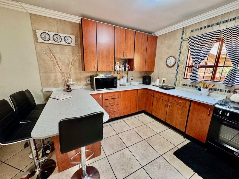Modern 3-Bedrom Townhouse in Bartlett  - Photo 3