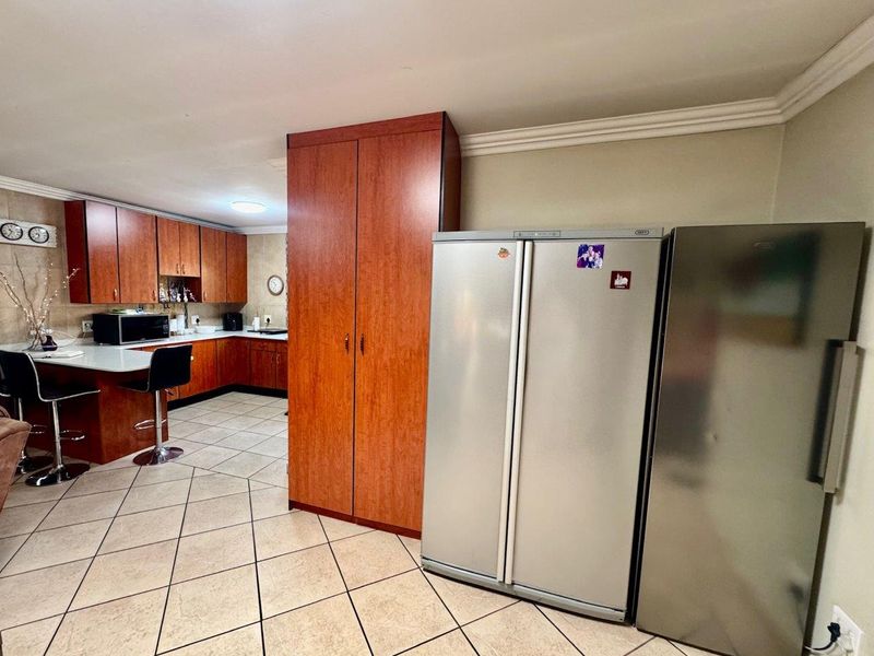 Modern 3-Bedrom Townhouse in Bartlett  - Photo 6