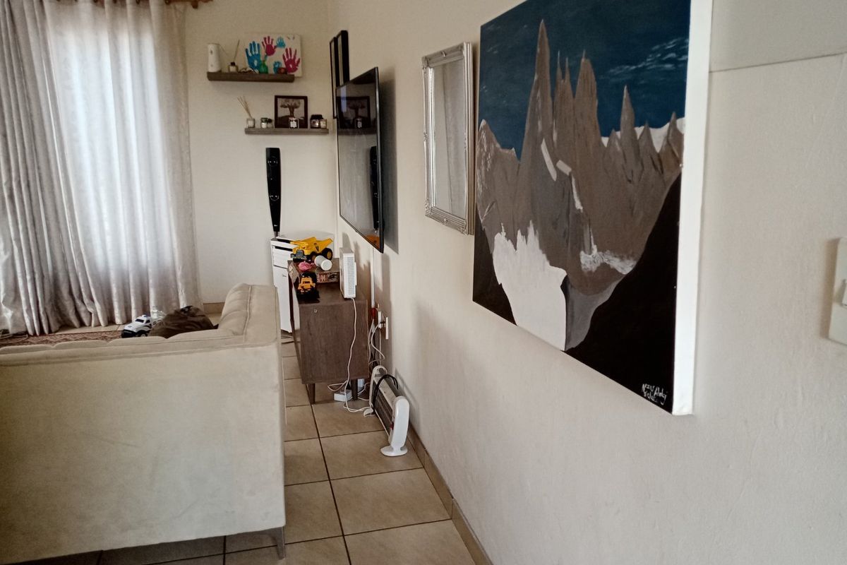 Lovely Apartment In The Right Location For Sale! - Photo 3