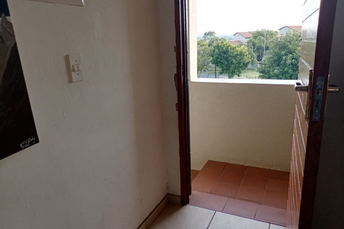 Lovely Apartment In The Right Location For Sale! - Photo 2