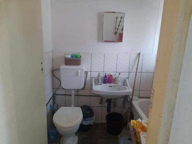 Bachelor Flat for Sale in Arcadia Frances Baard st - Photo 4