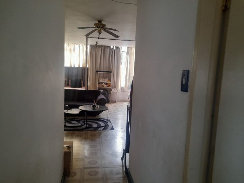 Bachelor Flat for Sale in Arcadia Frances Baard st - Photo 9