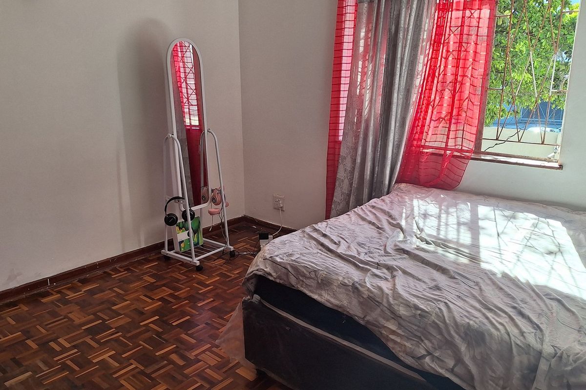 NEAT AND SECURE TWO BEDROOM FLAT - Photo 5