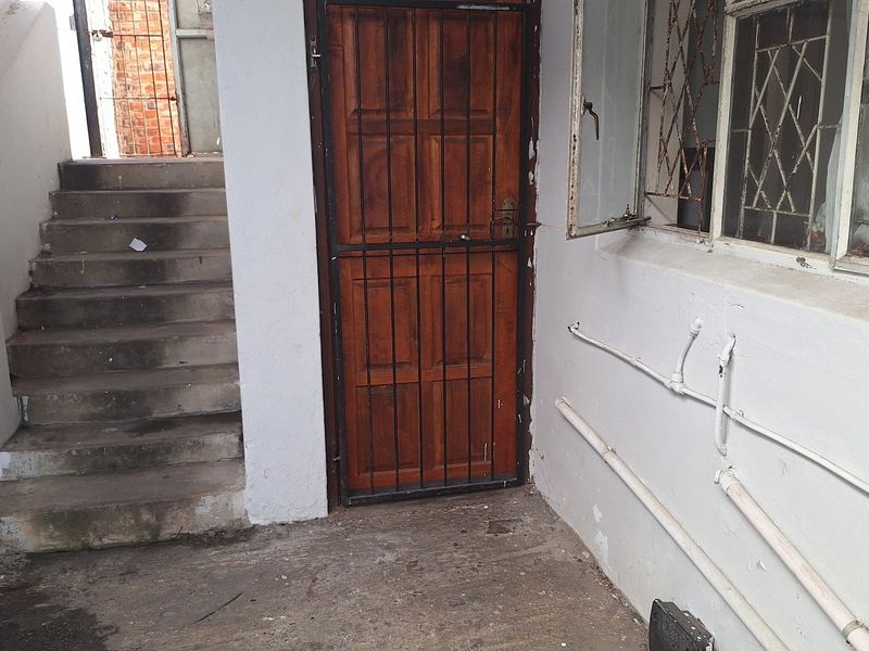 NEAT AND SECURE TWO BEDROOM FLAT - Photo 10