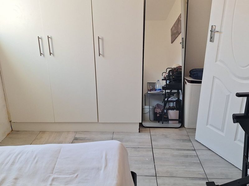 NEAT AND SECURE TWO BEDROOM FLAT - Photo 7