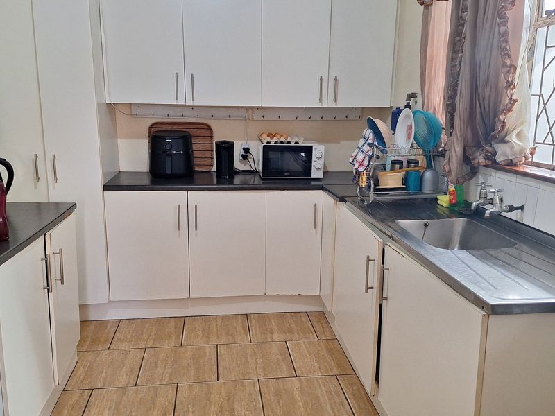 NEAT AND SECURE TWO BEDROOM FLAT - Photo 6