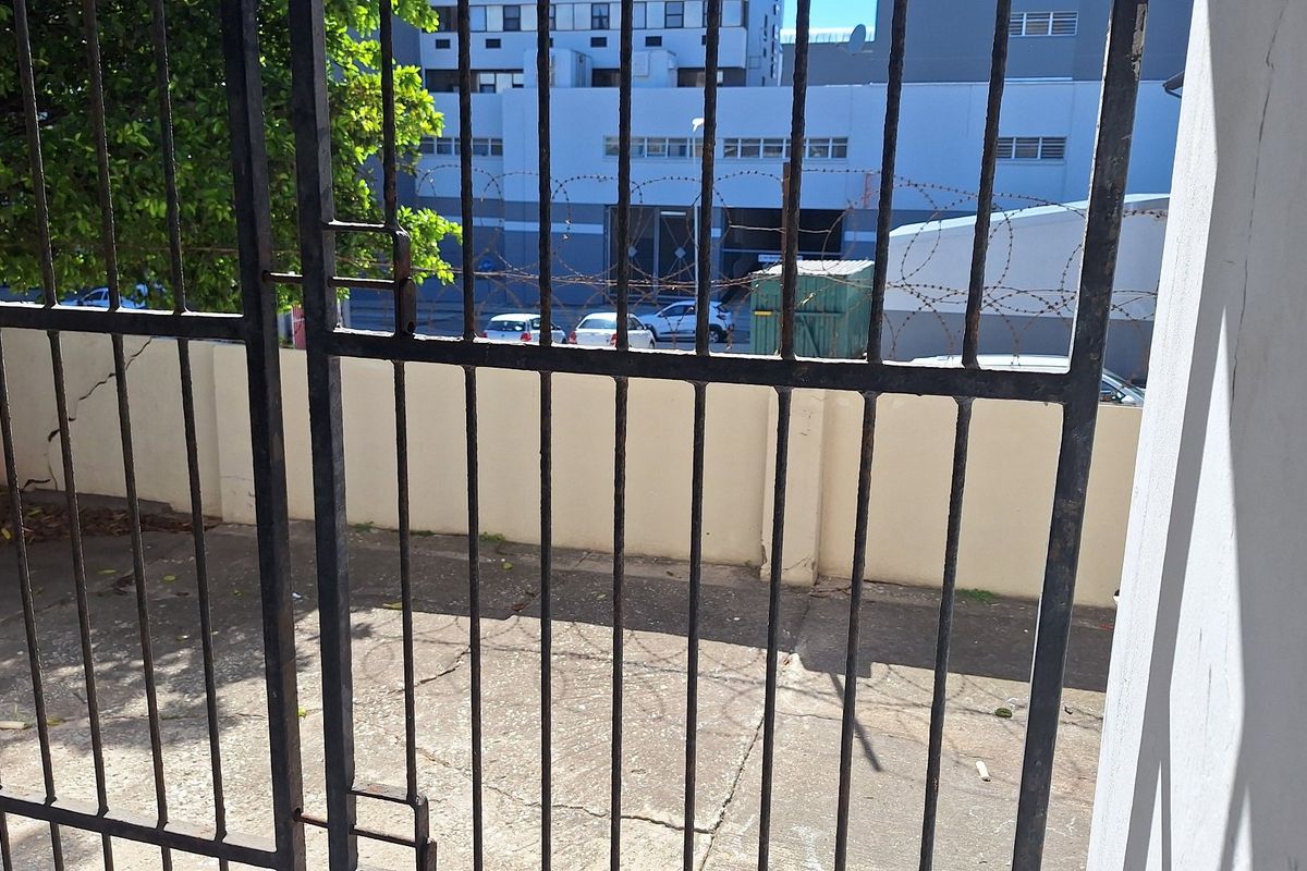 NEAT AND SECURE TWO BEDROOM FLAT - Photo 3