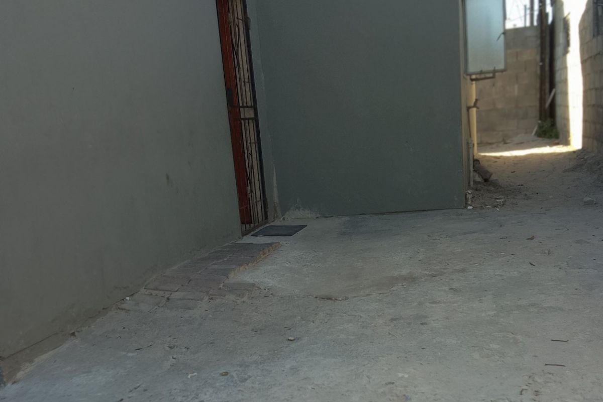 2 Bedroom House  - Photo 5