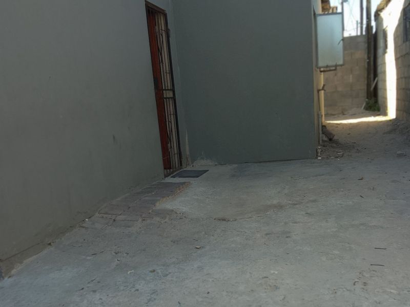 2 Bedroom House  - Photo 5