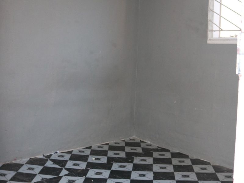 2 Bedroom House  - Photo 2