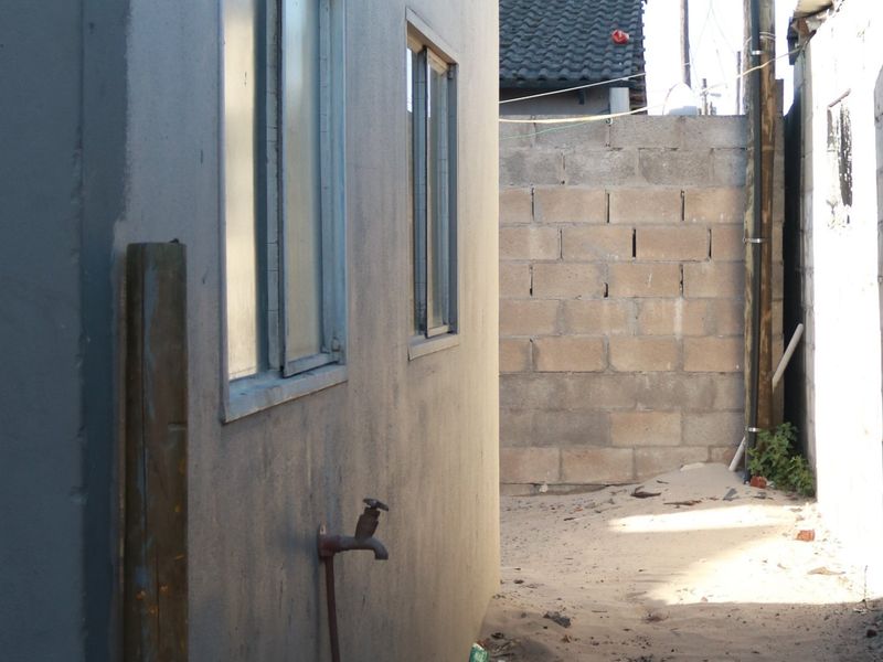 2 Bedroom House  - Photo 10