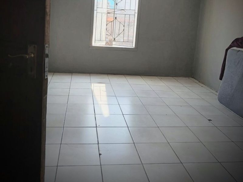 2 Bedroom House  - Photo 9