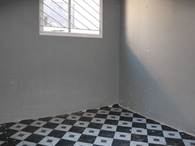 2 Bedroom House  - Photo 7