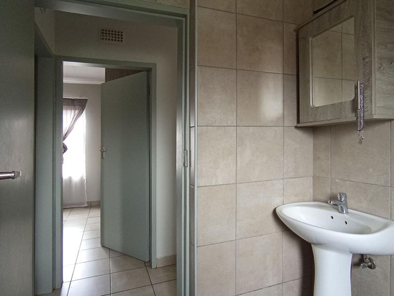 2 bedroom, 1 bathroom unit in La Montagne  - Photo 8