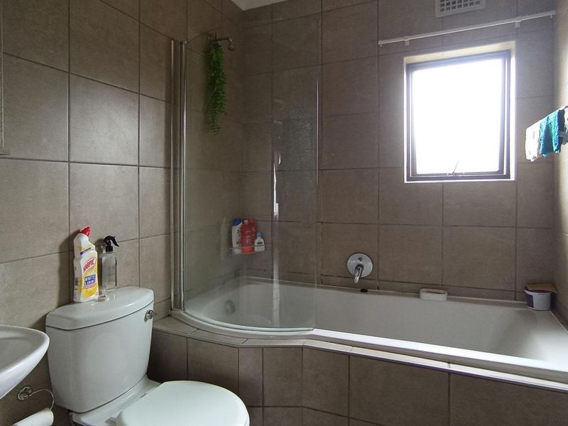 2 bedroom, 1 bathroom unit in La Montagne  - Photo 7