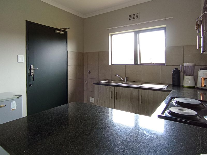 2 bedroom, 1 bathroom unit in La Montagne  - Photo 4