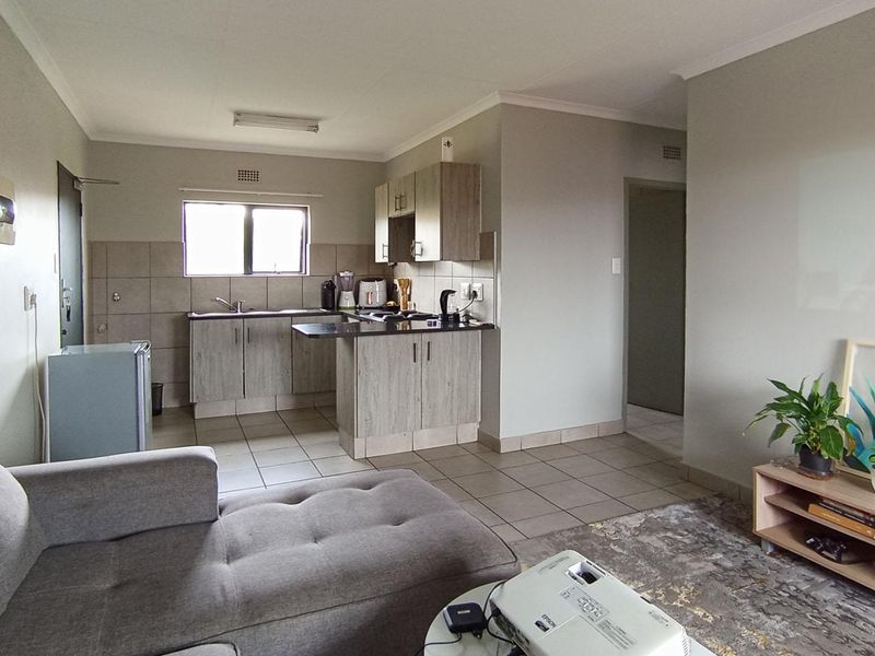 2 bedroom, 1 bathroom unit in La Montagne  - Photo 1
