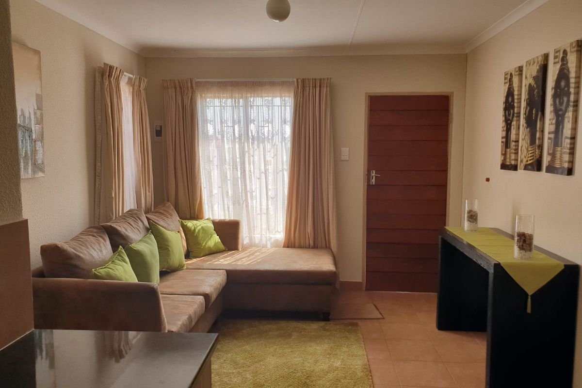 Specious 3-bedroom house for sale in Protea Glen - Photo 5
