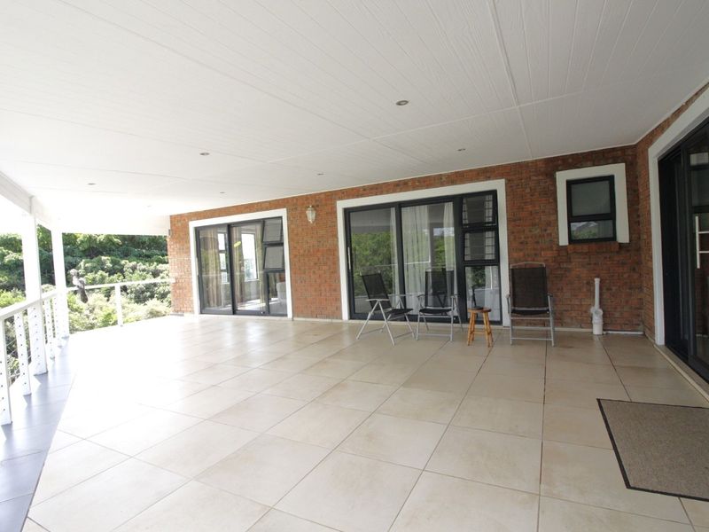 Luxury Living Meets Nature - Photo 7