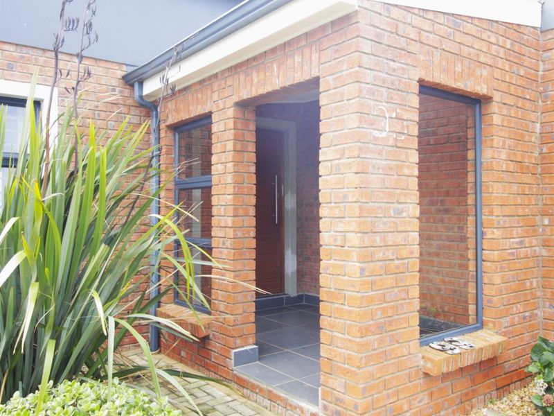 Luxury Living Meets Nature - Photo 6