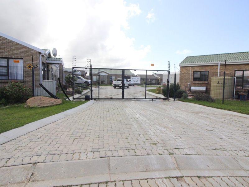 Secure Lock-Up-and-Go Living in Garanzia Villas – Ideal for Easy, Comfortable Living - Photo 4